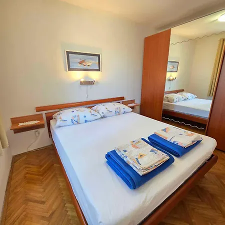 Apartman In 15493 *